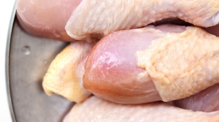 Receita de exportação de frangos sobe 8% em 2017 no Paraná