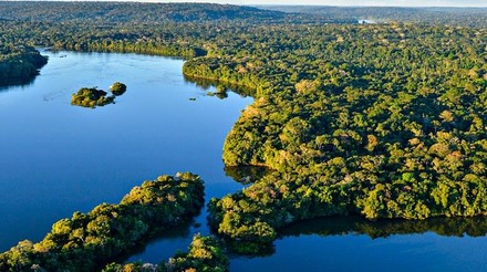 Programa oferece placas solares e promove o acesso à energia em comunidades da Amazônia