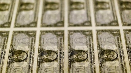Dólar abre em baixa, com expectativa por relatório da reforma tributária
