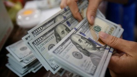 Dólar abre em alta, após aprovação de urgência do novo arcabouço fiscal