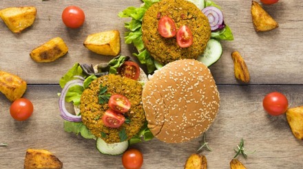Por que junk food vegano pode ser ainda pior para sua saúde