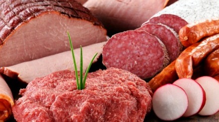 Excesso de oferta e interrupções comerciais pesam sobre os preços internacionais da carne