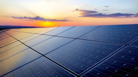 Empresa instala painéis solares em regiões sem energia elétrica e fatura R$ 1 milhão