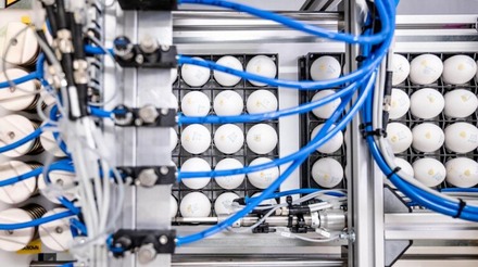 Evonik faz investimento complementar na In Ovo em apoio ao lançamento da máquina para teste de  sexagem em ovos