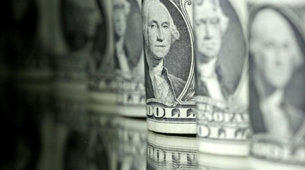Dólar opera em alta, acima de R$ 5,20