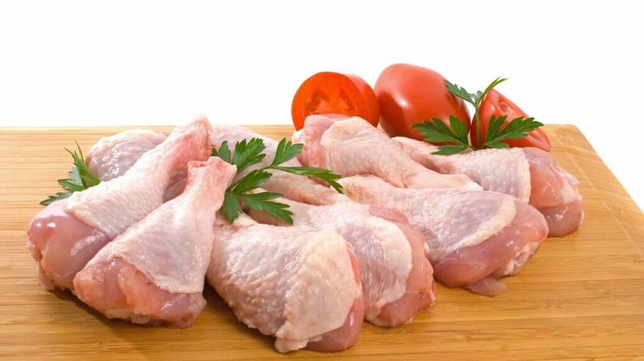 Alta da conta de energia aumentou 40% o preço do frango em 2021