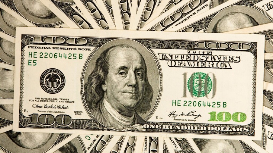 Dólar abre em queda e volta a ficar abaixo de R$ 5,50