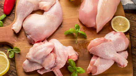 Preços de produtos avícolas continuam a subir em outubro, impulsionados pela oferta