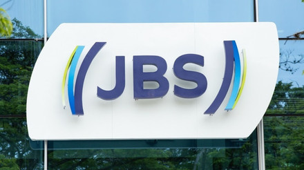 JBS firma compromisso para contratar jovens em situação de vulnerabilidade