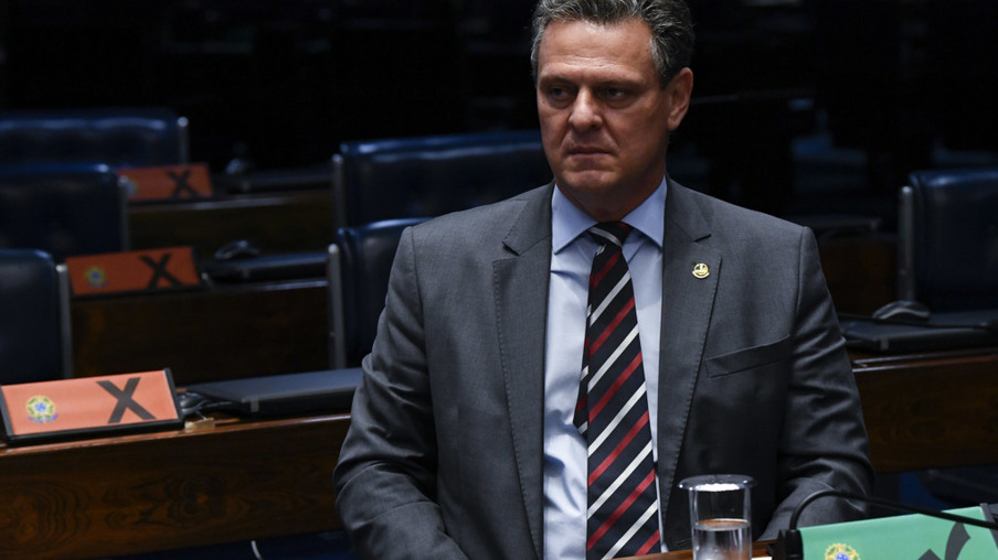 Participação em votações no senado leva à exoneração de Carlos Fávaro