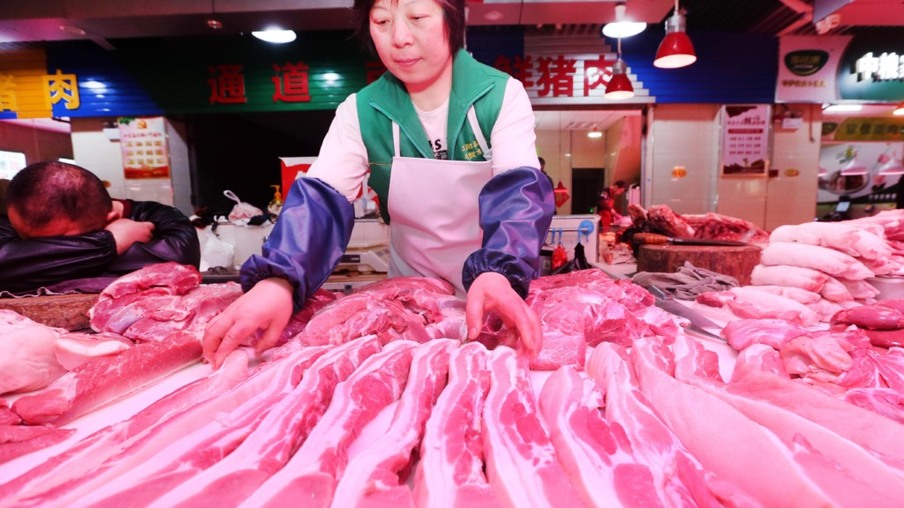 Produção de carne suína na China em 2023 salta para recorde de 57,94 milhões de toneladas