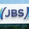 Aos 70 anos, JBS aposta em uma nova identidade visual para a marca