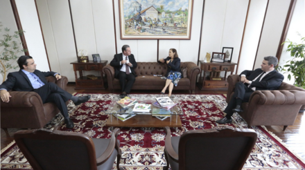 Ministro Fávaro recebe visita da nova embaixadora do Brasil na Venezuela