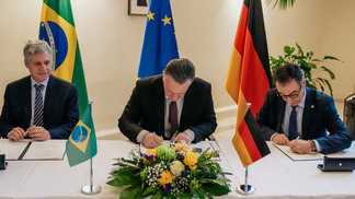 Fávaro assina acordos bilaterais com a Alemanha