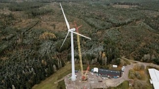 Turbina eólica de madeira mais alta do mundo inicia operação