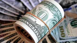 Dólar comercial registra alta na abertura da semana