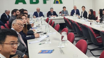 Autoridades chinesas se reúnem com setor avícola e suinícola brasileiro na ABPA