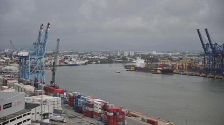 Obras restabelecem funcionamento de Porto de Itajaí (SC)