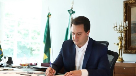 No Paraná, Ratinho Jr. sanciona lei que proíbe exigir passaporte da vacina