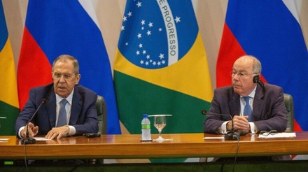 Brasil e Rússia discutem fertilizantes e exportação de carnes