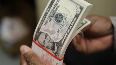 Dólar abre em alta e sobe acima dos R$ 5,20