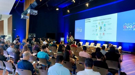 AveSui América Latina 2022 reúne congressistas e visitantes de vários países no primeiro dia de feira