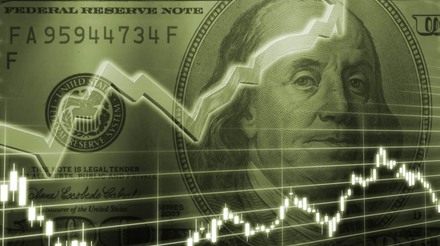 Dólar abre em alta e encosta nos R$ 5,05 na véspera de Super Quarta