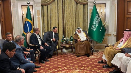 Fávaro realiza reunião bilateral na Arábia Saudita