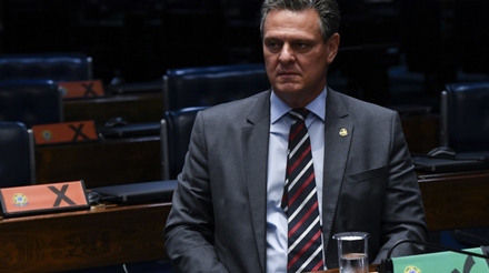 Participação em votações no senado leva à exoneração de Carlos Fávaro