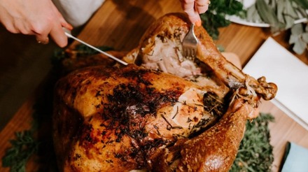 Você sabe como surgiu a tradição de comer peru no Natal?
