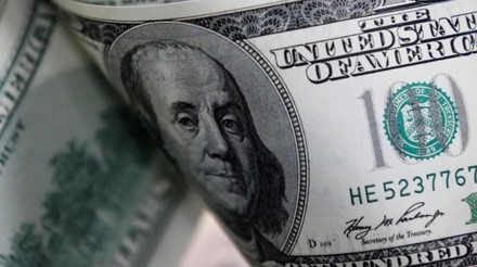 Dólar responde a redução de 0,25 p.p. na taxa Selic