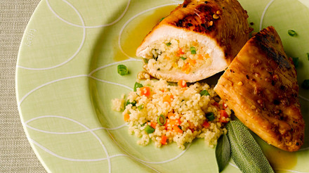 Novas experiências gastronômicas: receita de peito de frango e cuscuz marroquino
