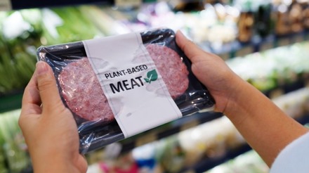 França impõe nova proibição de nomes de carne para proteínas vegetais para acalmar os agricultores
