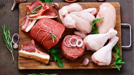 Competitividade da carne de frango aumenta frente à carne suína em 6%, aponta Cepea