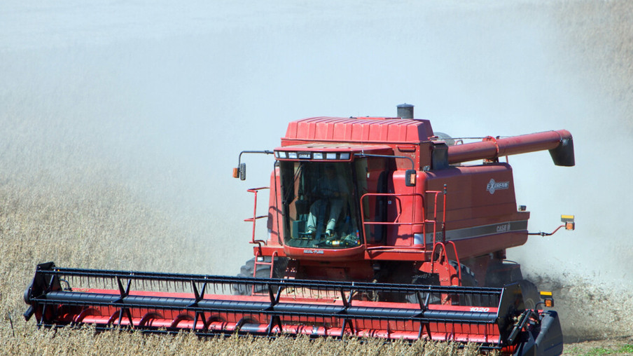 Abimaq vê com cautela venda de máquinas agrícolas em 2015
