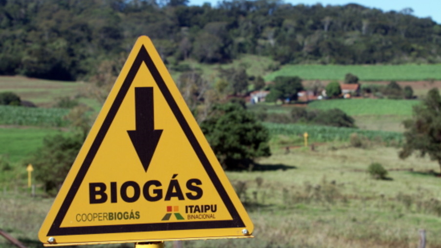Comunidades rurais reaproveitam lixo para produzir biogás no AM