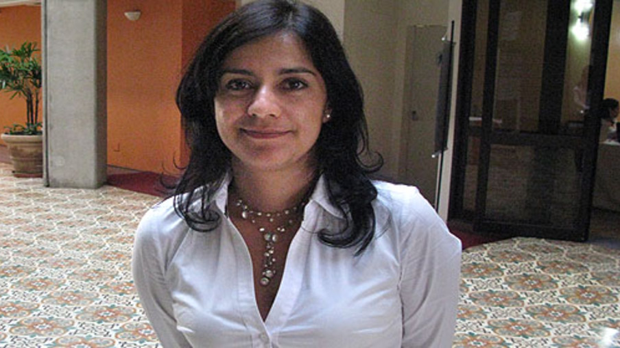 Laura Yaneth Villarreal Buitrago, especialista em patologia aviária