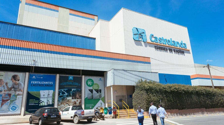 Castrolanda registra maior produção da história da Fábrica de Rações em Castro, no Paraná
