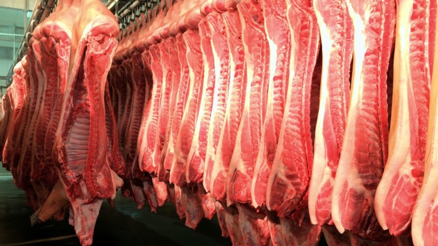Embarques de carne suína seguem firmes, mas preço interno cai