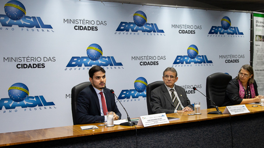Seminário discute o uso de ônibus elétrico no Brasil