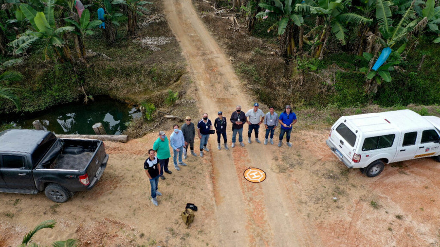 Adapar treina operadores de drones para defesa sanitária vegetal –