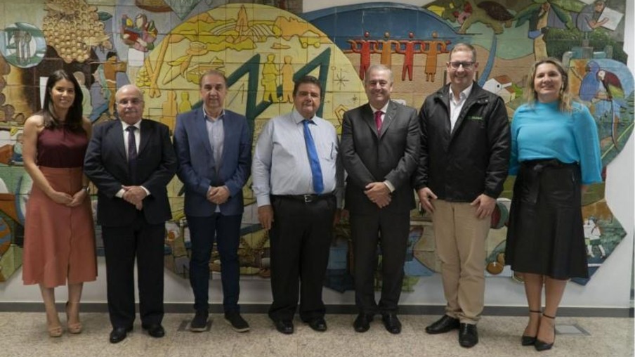 Presidente da Aliança Cooperativa Internacional visita lideranças do cooperativismo brasileiro