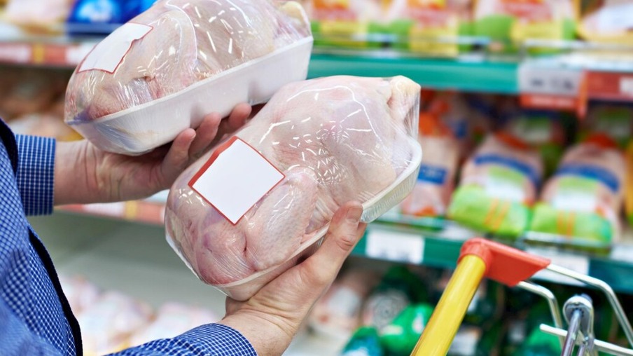 Preços do frango e do ovo tiveram queda no ano, aponta índice supermercadista