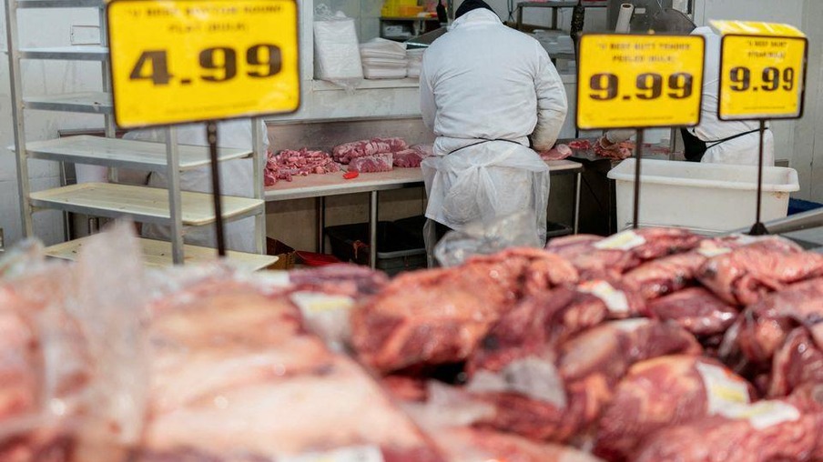Altos preços da carne nos EUA: lucro da indústria ou crise de capacidade?