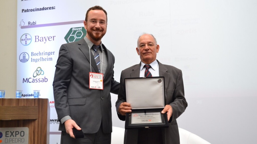 Marcos Macari é homenageado com o Prêmio FACTA "Profissional do Ano" 2017