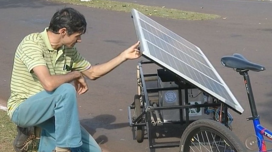 Estudante cria bicicleta  elétrica movida a energia solar