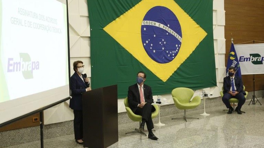 Tereza Cristina participa da assinatura de acordo de cooperação entre Apex-Brasil e Embrapa
