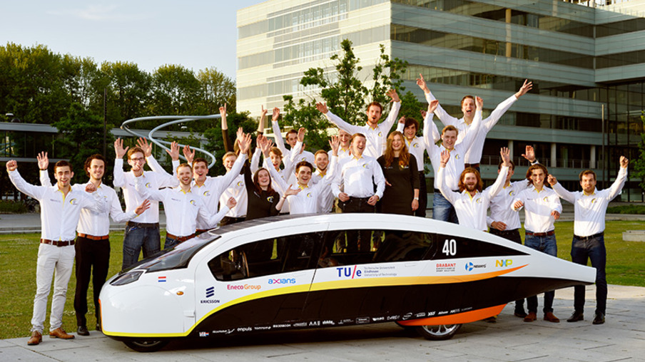 Estudantes projetam carro movido a energia solar