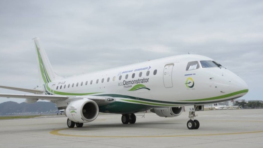 Boeing e Embraer apresentam avião para testar biocombustível