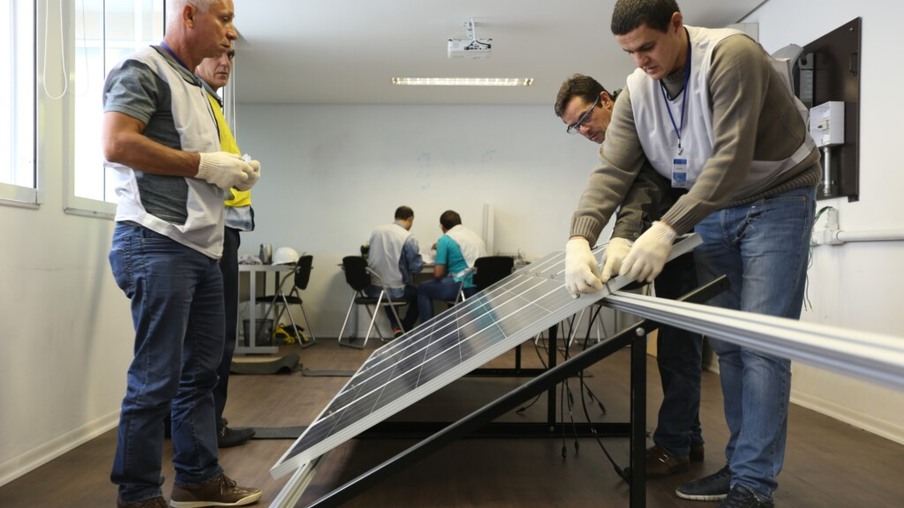Pequenos empreendedores da Construção Civil buscam capacitação em energia solar fotovoltaica